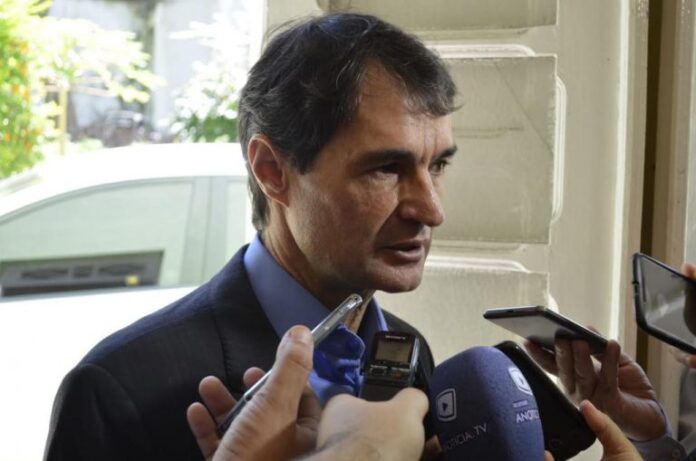 ANÁLISE: Romero viaja para período sabático na Europa e expectativa é que traga na bagagem decisões importantes