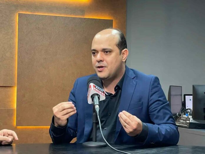 André Ribeiro não descarta Romero na oposição, mas faz alerta