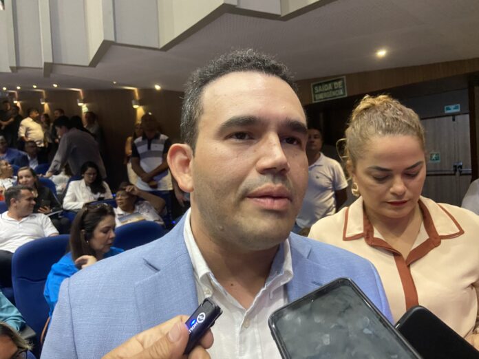 Após encontro, Jhony diz que Romero está “frustrado” com Bruno Cunha Lima; ouça