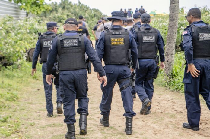 Após repercussão na Arapuan FM, Sedurb intensifica fiscalização para ordenamento de guarda-sóis
