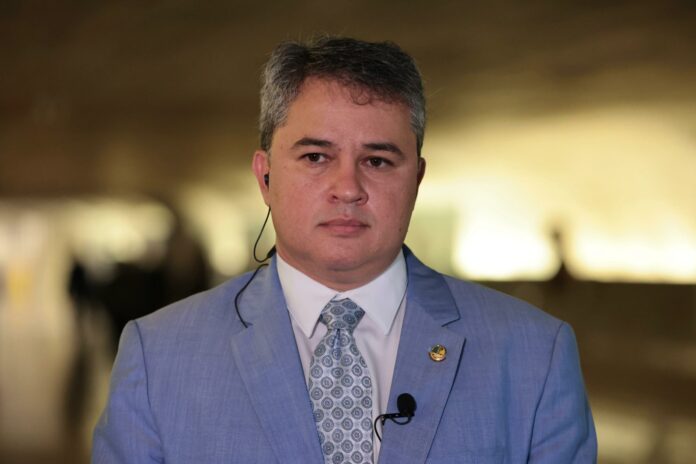 Efraim encampa luta de médicos e dentistas por valorização e melhores salários em concursos