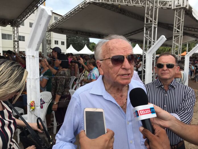 Enivaldo coloca nome à disposição para disputar Prefeitura de CG caso Romero e Daniella não topem a missão