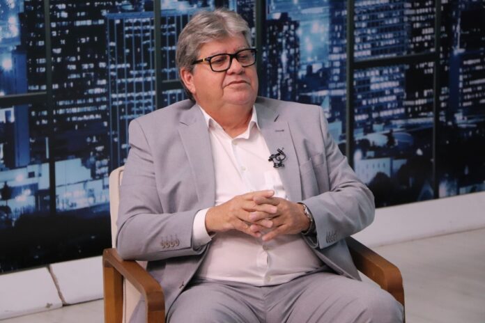 Governador diverge de PMJP e se coloca contra à proposta que sugere multa para evitar demolição de espigões na orla de João Pessoa