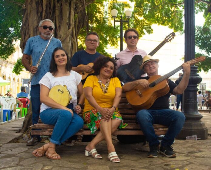 Grupo ‘Em Canto e Choro’ se apresenta no Sabadinho Bom com marchinhas de Carnaval