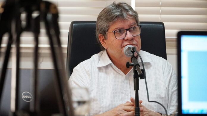 João Azevêdo assina termo de cooperação entre Hospital Metropolitano e Incor para telemonitoramento de cirurgias