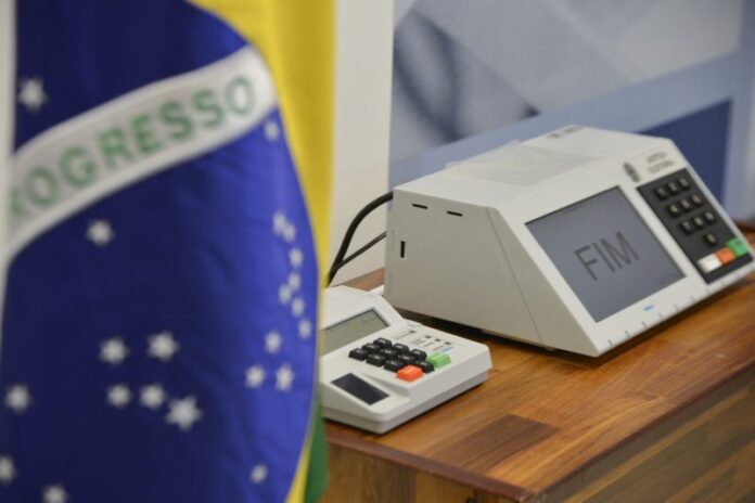 Justiça Eleitoral revela que eleições de 2024 terão consulta popular e medidas contra desinformação