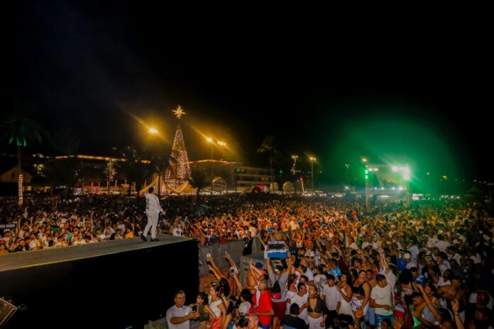 Multidão celebra a chegada de 2024 no Réveillon promovido pela PMJP