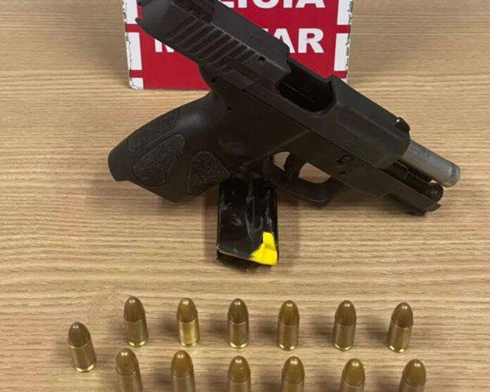Polícia apreende pistola e prende suspeito de violência contra mulher em Santa Rita