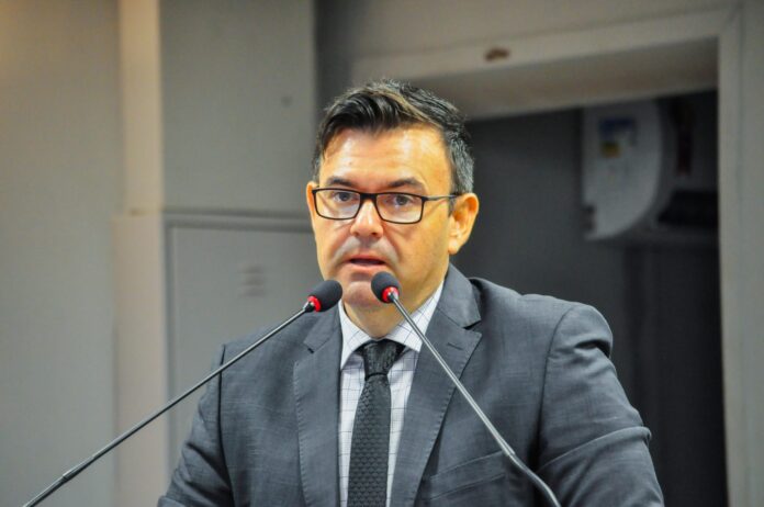 Raniery assume vaga na Câmara com a nomeação de Wilson para Secretaria e se diz: “Preparado, mas também em evolução”