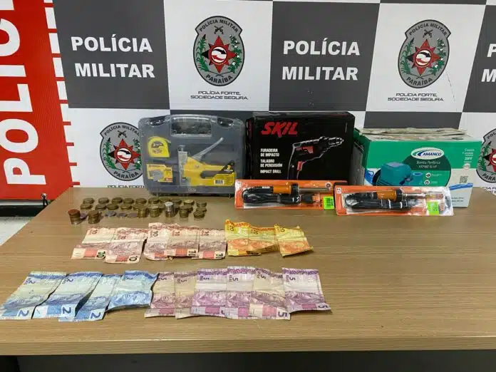 Reforço do policiamento prende acusados de tráfico, roubo e foragido da Justiça