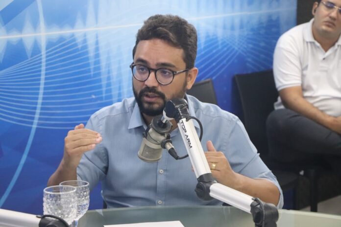Tibério revela articulação do governador João Azevêdo para que PT apoie a reeleição de Cícero