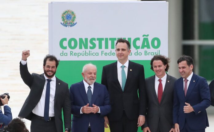 Veneziano participa de ato alusivo a 1 ano dos atos golpistas do 8/1: “Dia de comemorar a valorização democracia”