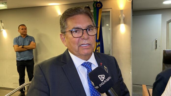 Adriano apresenta voto de aplausos ao governador e secretário de Segurança pela redução da violência no carnaval