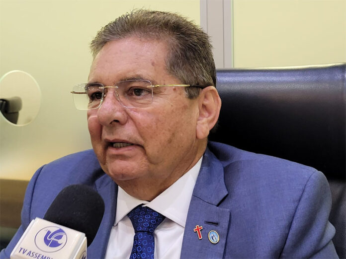 Adriano reitera discordância com Romero sobre especulações de candidatura em Campina Grande: 