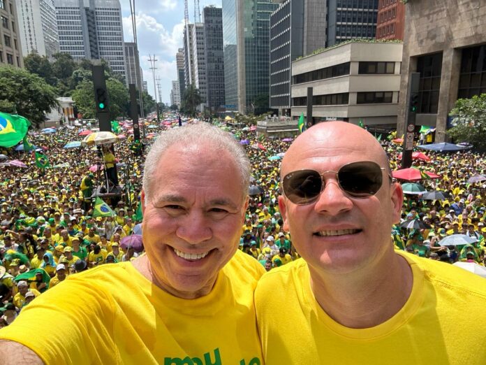 Apesar de foto ao lado de Queiroga, Cb Gilberto nega conversa sobre apoiar ex-ministro da Saúde à PMJP