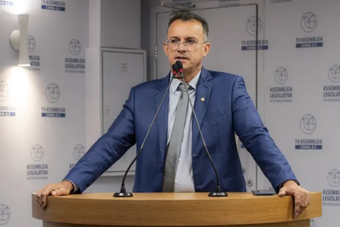 Deputado diz que resolução do impasse político entre Bruno e Romero em CG só depende deles: “Não adianta a gente opinar”