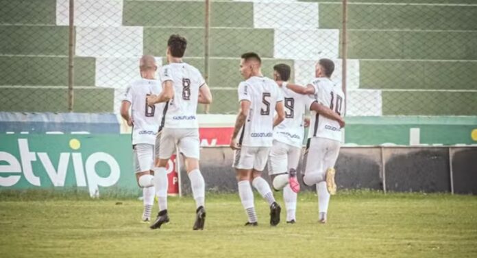 Galo vence o Dinossauro, encerra tabu indigesto e entra no G-4 do Paraibano