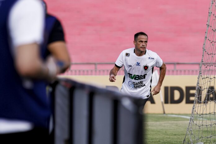 No Almeidão: Botafogo-PB mantém invencibilidade na Copa do Nordeste após vitória de 1 x 0 sobre a Juazeirense