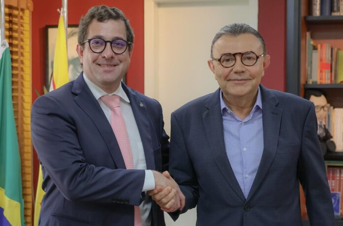 PEDIU ARREGO? Em meio a pressão para deixar comando do PSB-PB, Gervásio se reúne com presidente nacional Carlos Siqueira