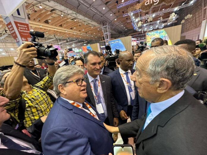 Presidente de Portugal é recebido pelo governador João Azevêdo no estande da Paraíba na abertura da Bolsa de Turismo de Lisboa
