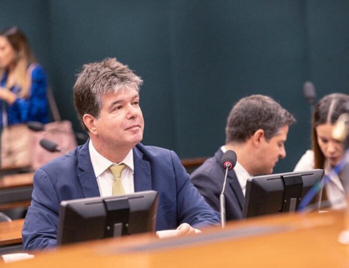 Ruy ressalta manutenção de empregos e crescimento da economia ao defender programa de incentivo ao setor de eventos