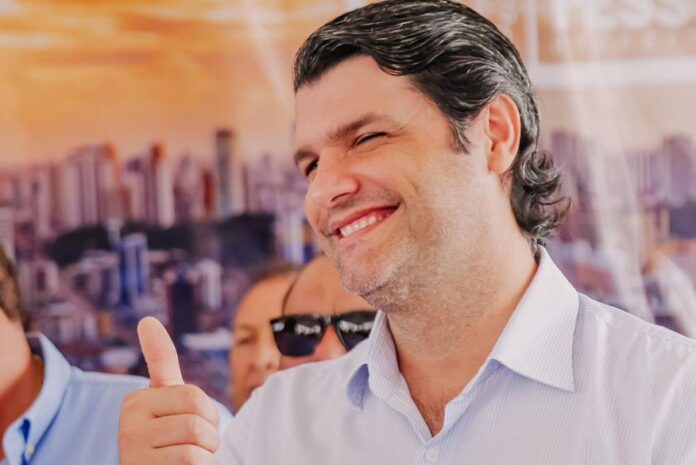 Secretário do PSB/PB, Léo Bezerra defende revisão do comando do partido na Paraíba com bastão nas mãos do governador