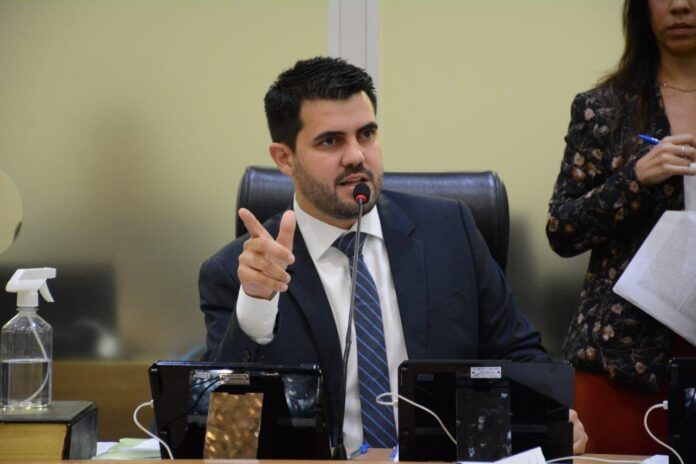 Wilson Filho quer detector de metais em locais de grande aglomeração