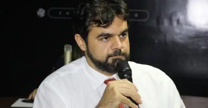 Após denúncia de Galego Souza, TCE investiga prefeito de São Bento por acumulação indevida de remunerações
