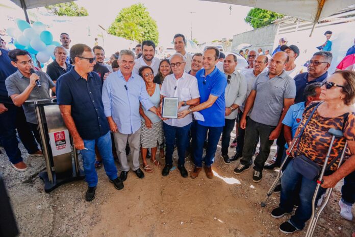 Cícero Lucena fiscaliza obras de asfalto e destaca avanços em toda a cidade, com alto padrão de qualidade