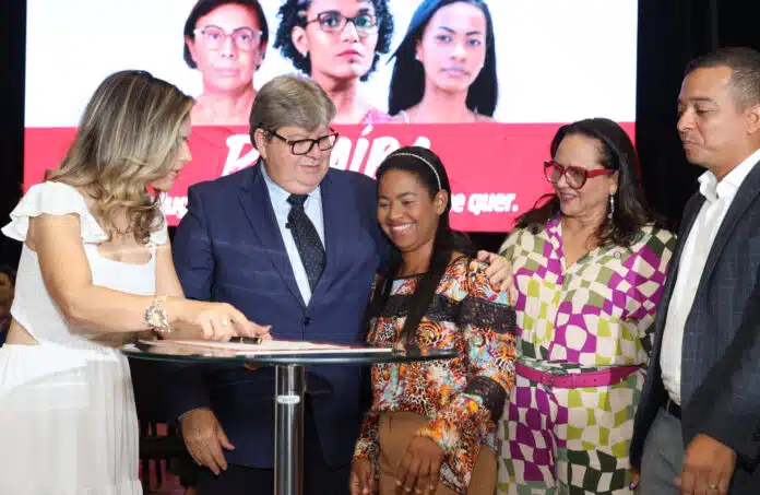 Governo da Paraíba anuncia mais de R$ 700 mil em contratos da linha de crédito Empreender Mulher – Politica & ETC