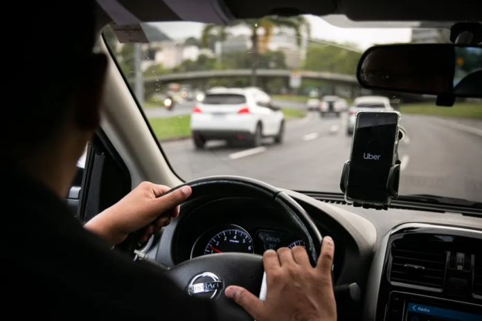 Lula assina PL que regulamenta trabalho dos motoristas de aplicativos