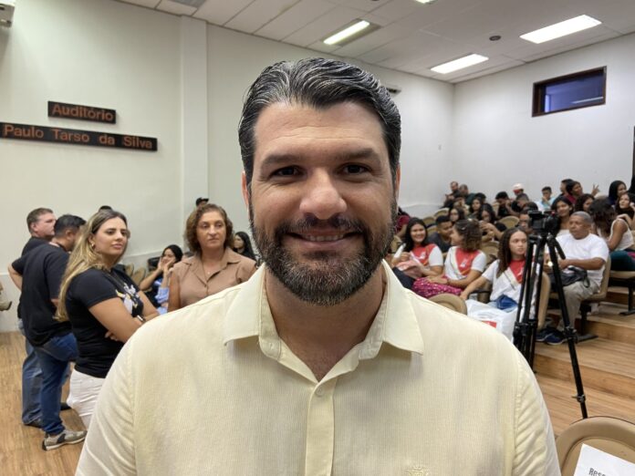 OUÇA: “As decisões do PSB não podem ser unilaterais”, dispara Leo sobre definições do partido para 2024