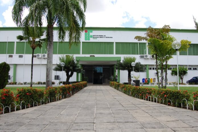 IFPB volta a recomendar o uso da máscara após alta de casos de Covid-19