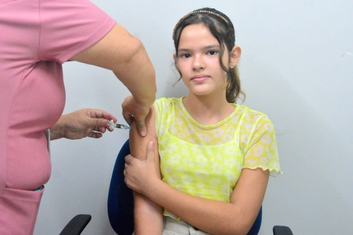João Pessoa inicia vacinação contra dengue em crianças e adolescentes entre 10 e 14 anos