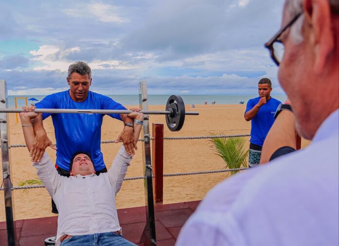 Cícero Lucena apresenta academia ao ar livre ao ministro dos Esportes, que garante seis novas unidades na Capital