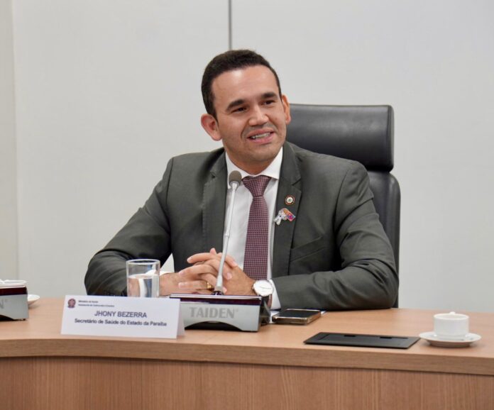 Em audiência com Ministra da Saúde, em Brasília, secretário Jhony Bezerra dialoga sobre novos investimentos para a saúde paraibana