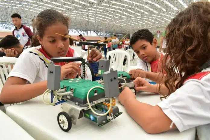 Governo lança edital para selecionar estudantes de graduação para Projeto Capacitação em Robótica