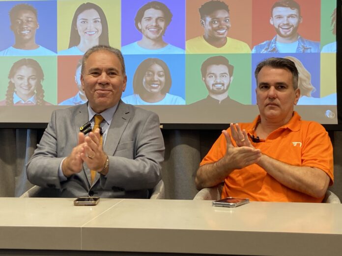 Lado a lado, Queiroga e Queiroz anunciam aliança para disputa na Capital