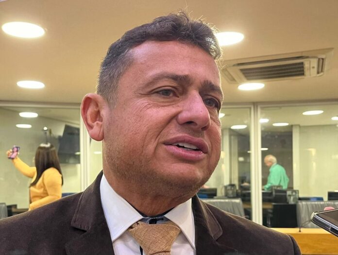 OUÇA: Após Vitor Hugo dizer que Wallber pode ser metralhado, deputado reage e diz que prefeito emprega família de traficantes em Cabedelo