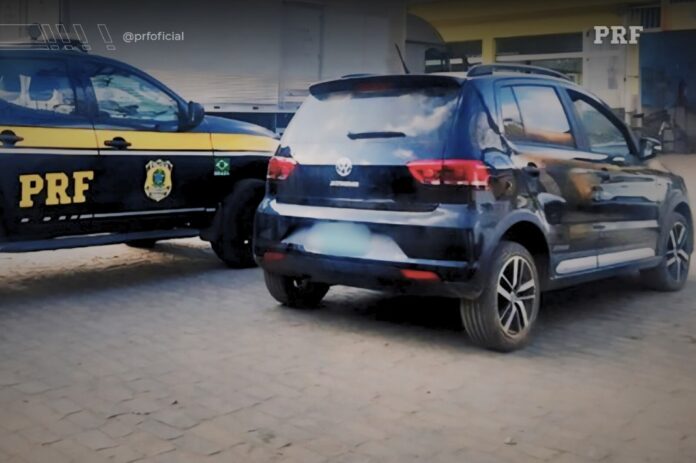 PRF apreende mercadoria sem nota fiscal e recupera veículo roubado/furtado em Sobrado