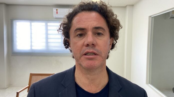 Veneziano volta a 'incentivar' Bruno Cunha Lima a romper com Romero