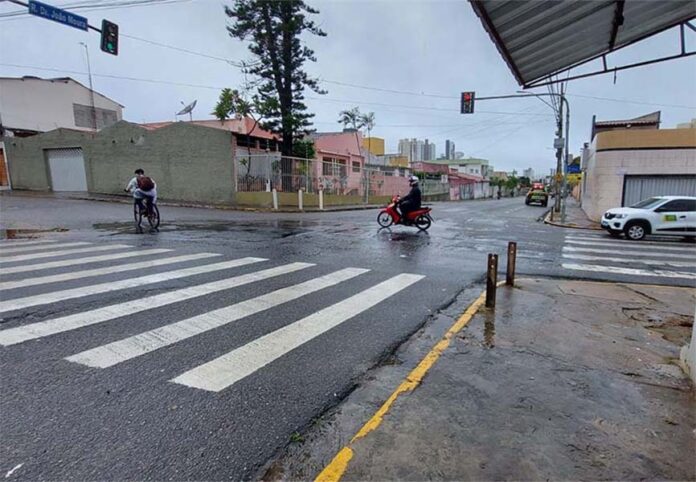 semáforo trânsito
