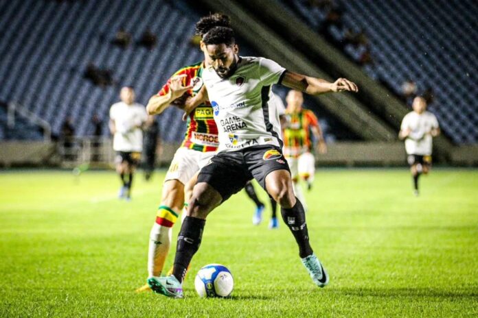Botafogo-PB supera expulsão, derrota Sampaio Corrêa e se mantém invicto na Série C