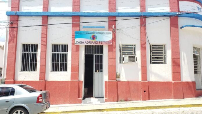 Câmara de Princesa Isabel gasta quase R$ 50 mil para contratar acompanhante para vereadores na Marcha dos Prefeitos