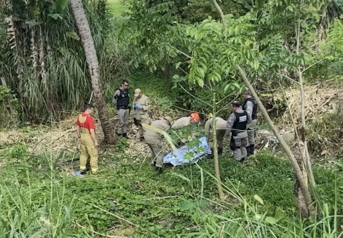 Corpo é encontrado em vala de esgoto na Grande JP minutos após moradores ouvirem tiros