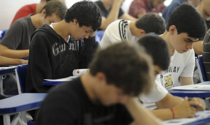estudantes ensino médio