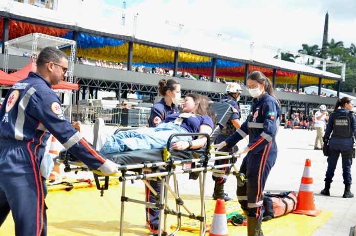 MaisPB • Equipes de saúde fazem simulado para salvamentos no Parque do Povo em CG