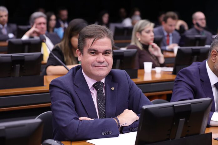 Mersinho Lucena se reúne com ministro da Agricultura para discutir melhorias na produção de camarão no estado