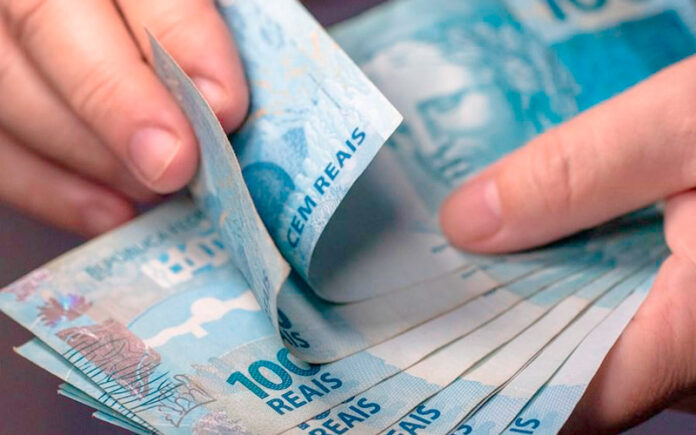 Câmara aprova reajuste de salário mínimo para R$ 1.100 em 2021