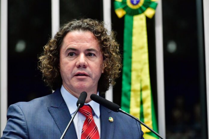Veneziano é o senador com maior engajamento nas redes sociais, aponta pesquisa